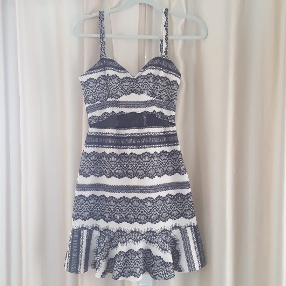 Sweetheart neckline lace print dress